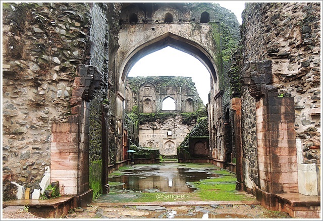 Ruins of Mandu, Enduring Time and Tide