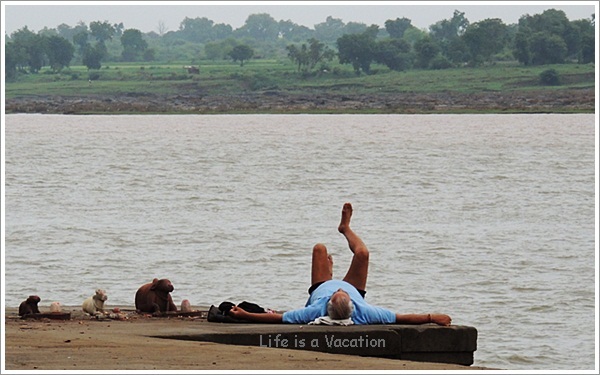Yoga By the River Narmada in Maheshwar